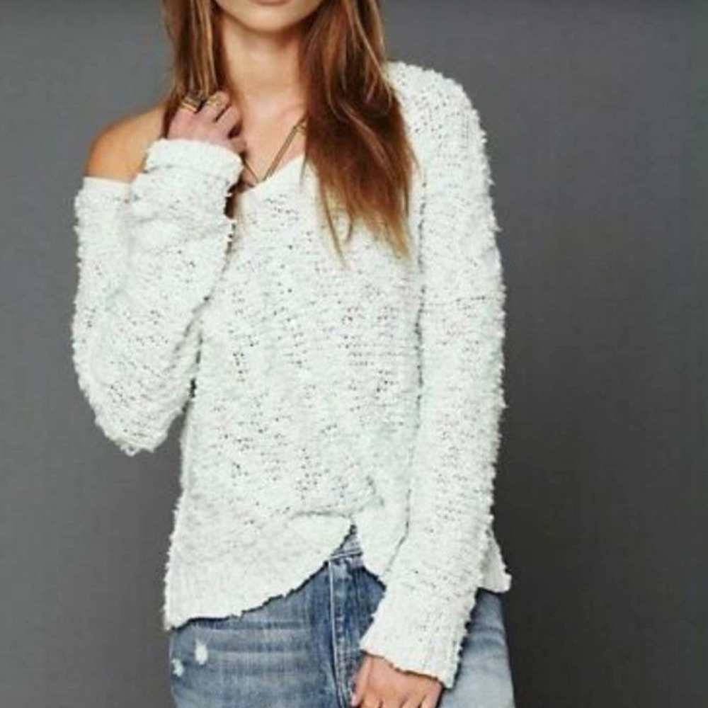 Like new Free People V neck songbird knit sweater